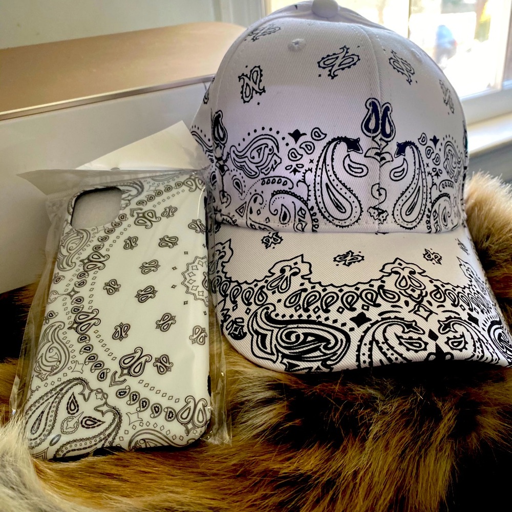 Bandanna hat with matching iPhone 11 case‼️